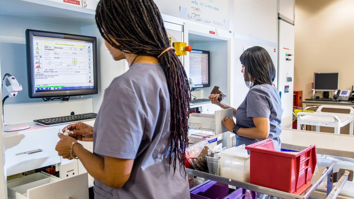 Giải pháp tự động hóa quản lý và phân phối thuốc từ Swisslog: Bí quyết nâng tầm chất lượng dịch vụ cho bệnh viện