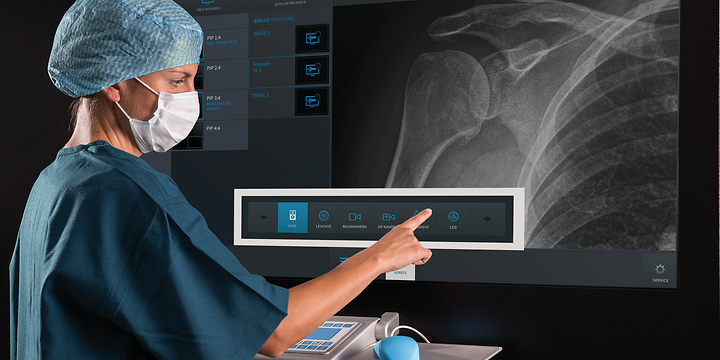 Multiconsole workstation for the operating room